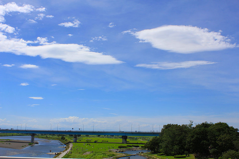 河川敷と青空のフリー写真画像素材 イラストフォト