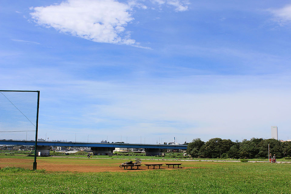 野球グランドと青空のフリー写真画像素材 イラストフォト