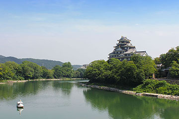 岡山城と川